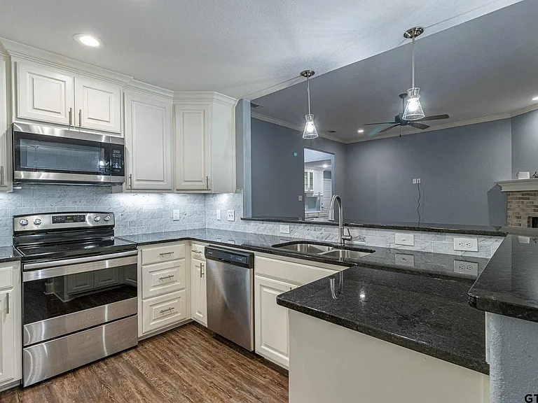 19842 N Meadow West Ln — Photo 24