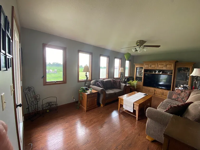 689 Apple Blossom Ln — Photo 29