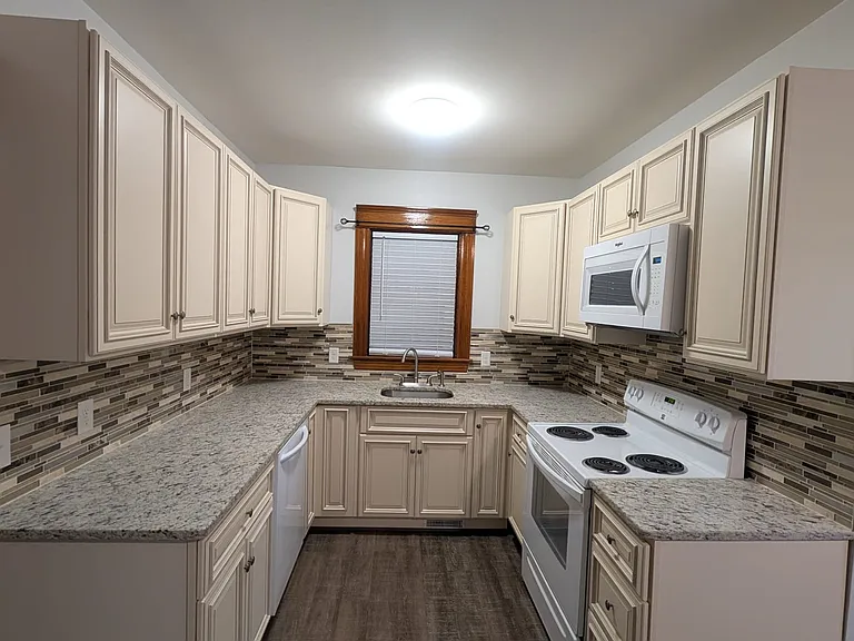 8 Howard Ave #1 — Photo 2