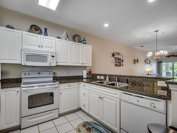4th image of 601 N Hillside Dr. N #2132