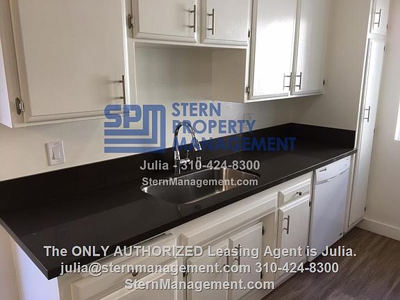 3rd image of 739 N Sweetzer Ave APT 10