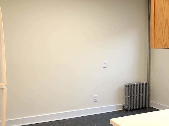 5th image of 2539 44th St APT 15