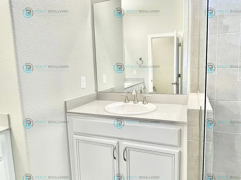 1815 Dark Horse Rd #B — Photo 22