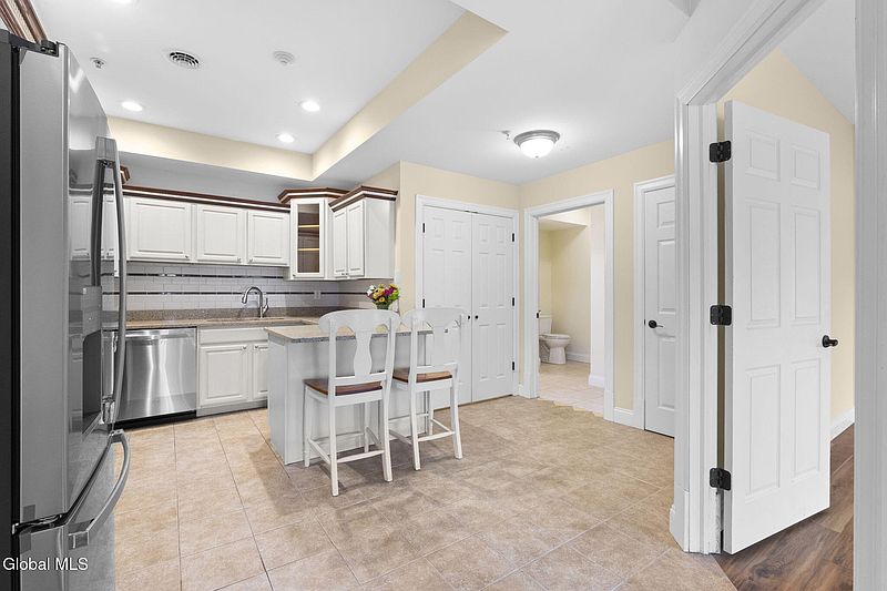 5th image of 80 Maple Avenue APT A