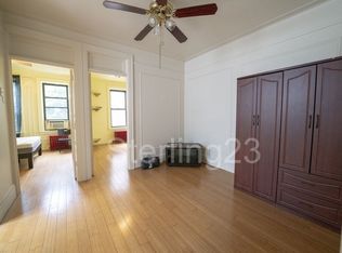 3218 34th St APT 3R, Astoria, NY 11106