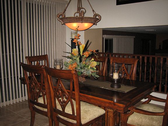 Kitchen eating area