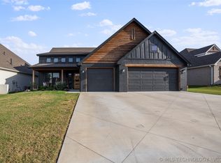 3035 N Dogwood Dr, Catoosa, OK 74015