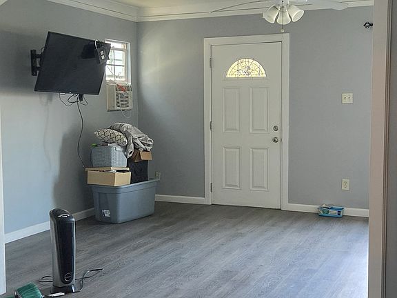 2nd image of 4405 S Van Ness Ave #4405