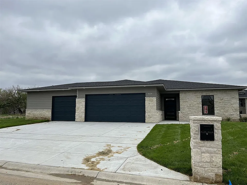 4658 W Emerald Bay Ct