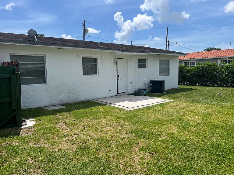 16630 NW 45th Ave — Photo 21