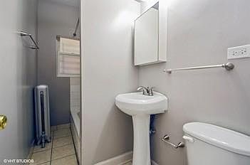 5th image of 1336 W Argyle St #1618