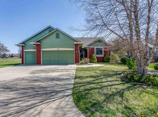 1160 N Trail Ridge Dr, Derby, KS 67037