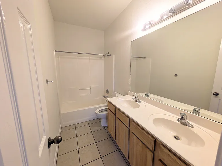 932 Misty Acres Dr — Photo 13