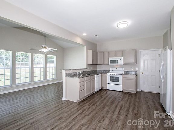 4th image of 748 Georgie St