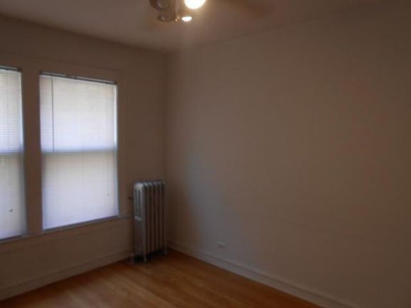 5th image of 3-5105 N Winchester Ave #3