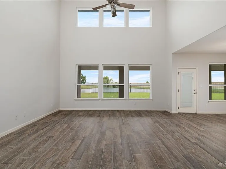 4628 Estancia Pkwy — Photo 8