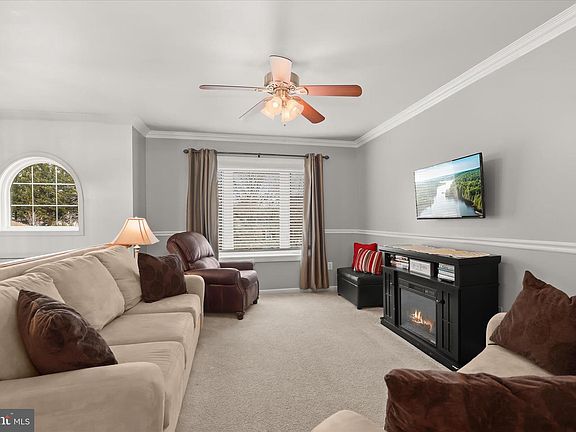 4th image of 862 Elmwood Ct