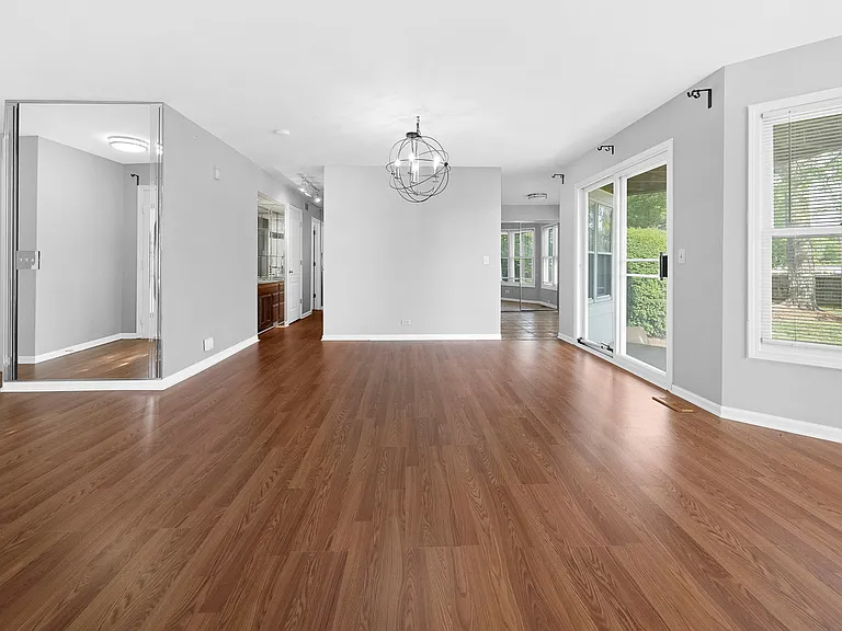 98 Willow Pkwy #98 — Photo 4
