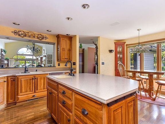 5th image of 106 S Bayshore Dr #106