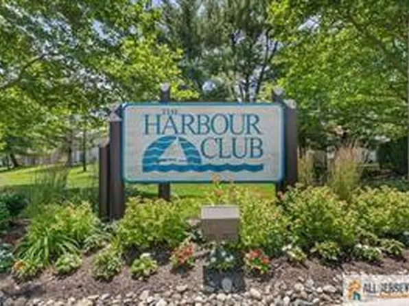 309 Sunshine Ct, Parlin, NJ 08859