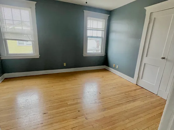 84 Lexington St, Hamden, CT