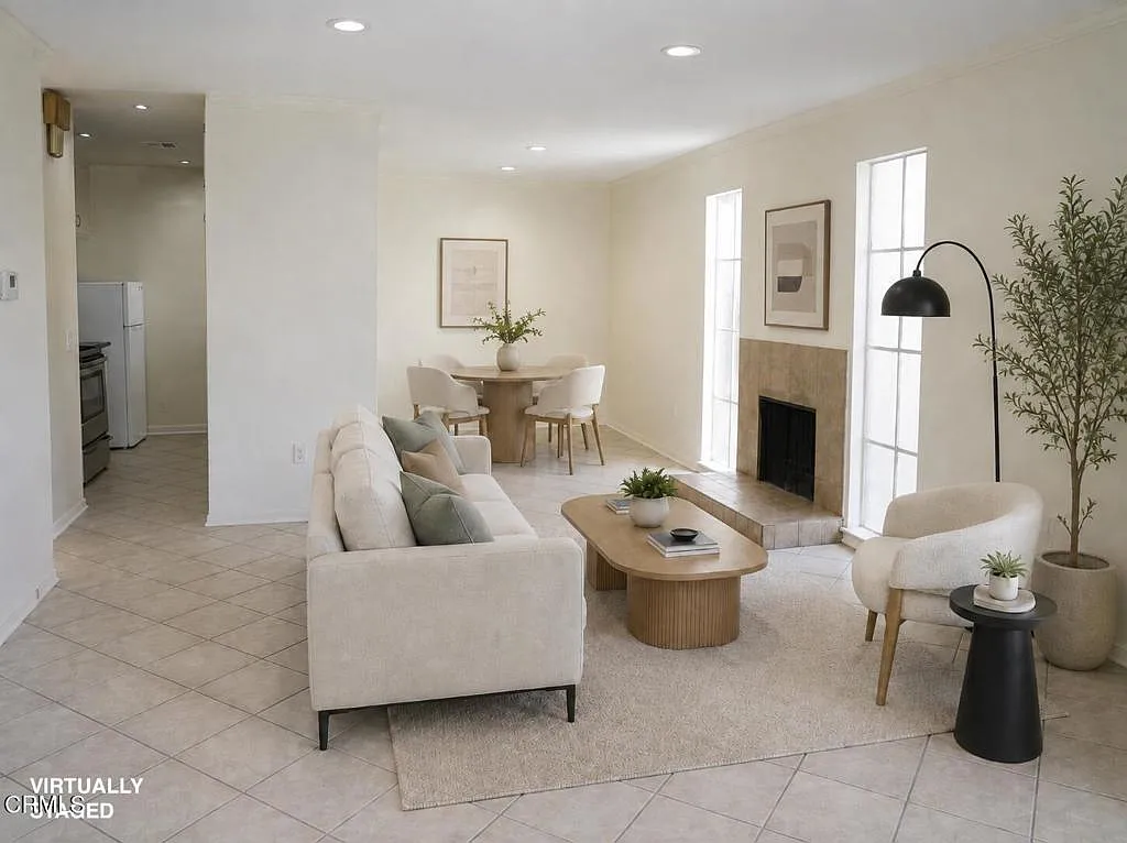2 bed, 1.0 bath, 921 sqft, $3,100 — Photo 3