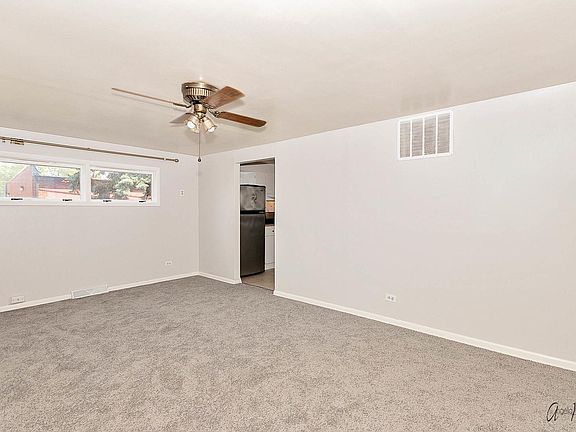 3rd image of 2935 Apple Ave