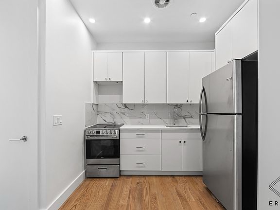 3rd image of 3301 Newkirk Ave #1R