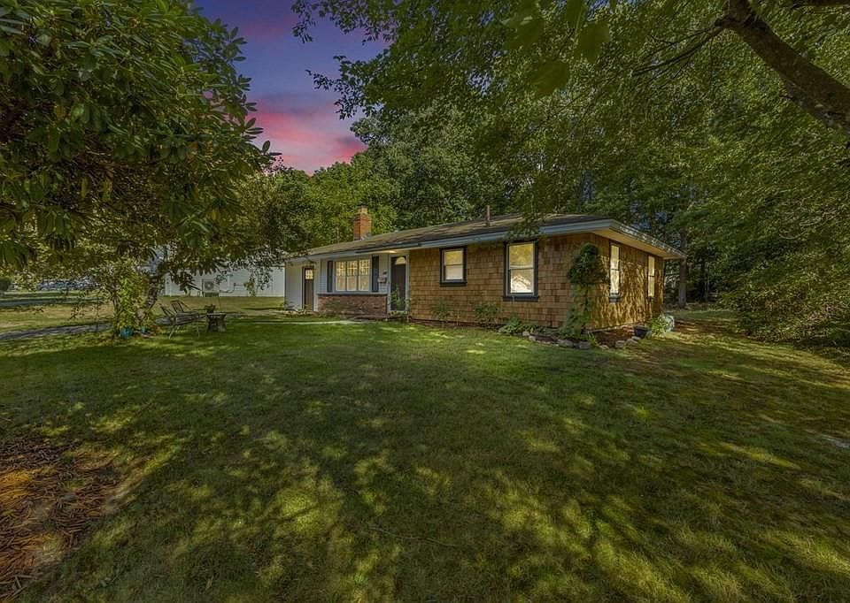 1st image of 243 Hovenden Ave
