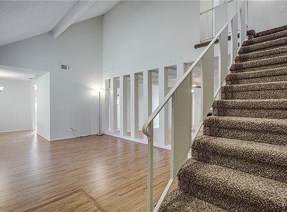 4th image of 1319 Edgewood Dr