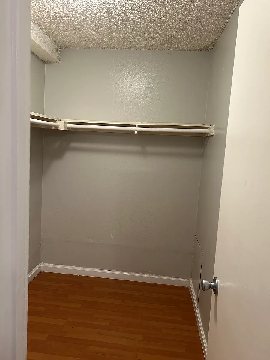 Building Photo - 627 Karesh Ave #3