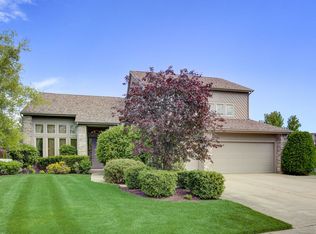 1921 Twin Oaks Ct, Buffalo Grove, IL 60089