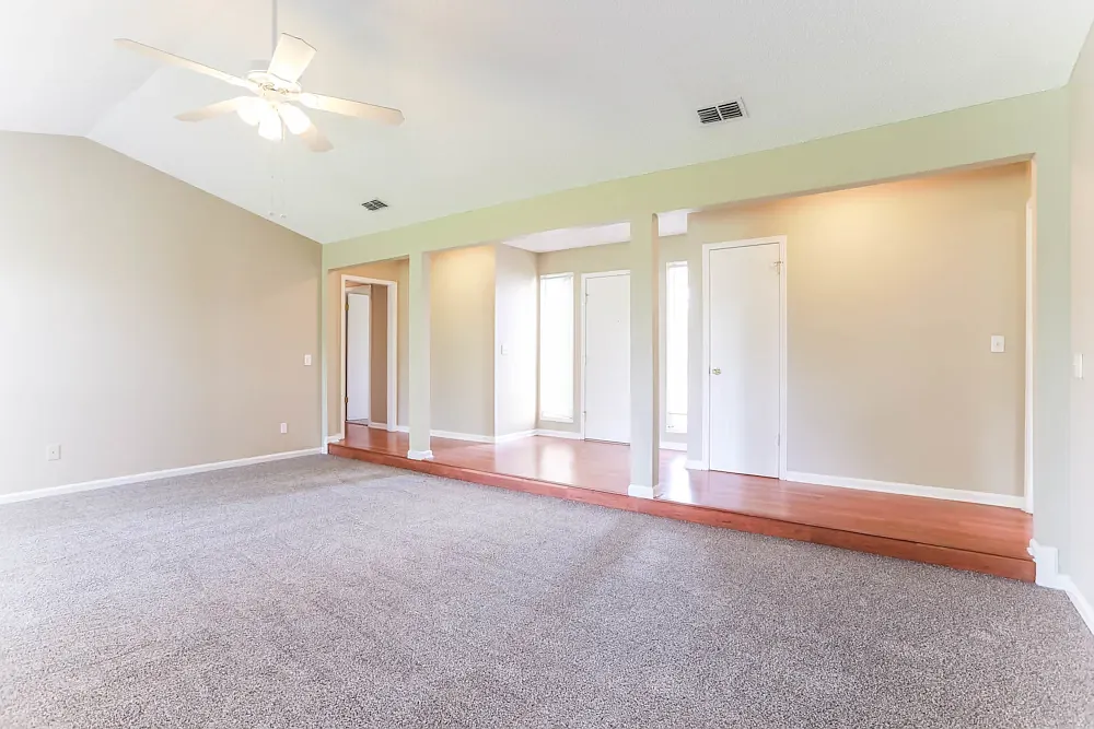 3 bed, 1700 sqft, $1,300 — Photo 2