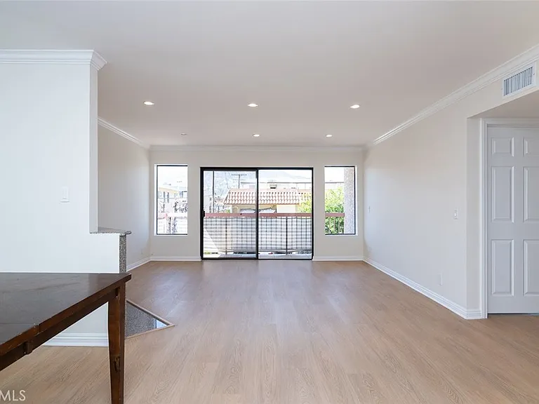 345 N Jackson St #205 — Photo 8