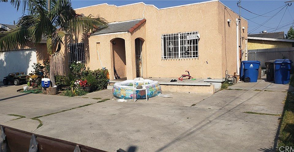 1st image of 8858 S Figueroa St