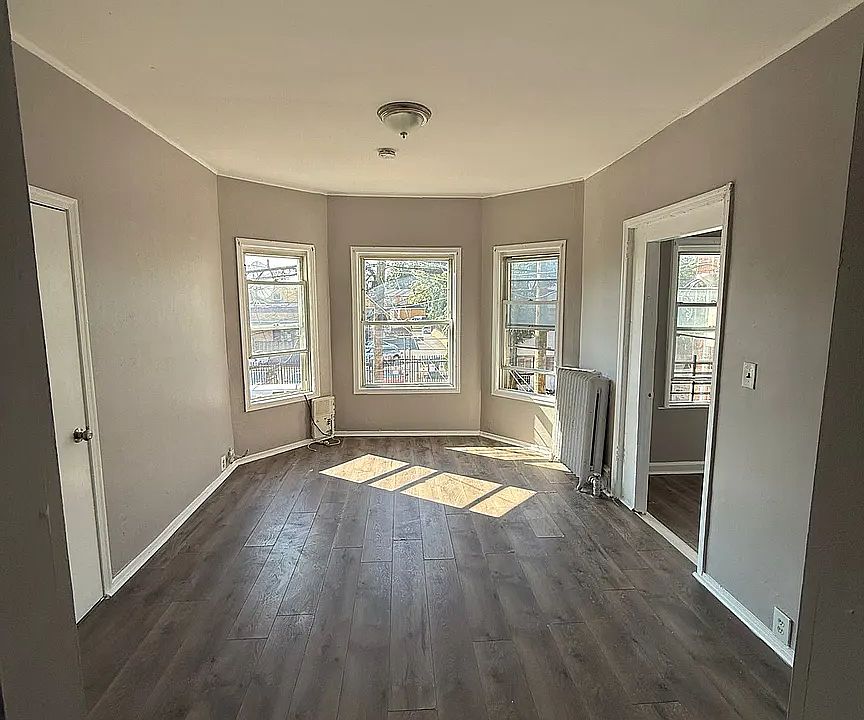 1st image of 352 Fair St #1