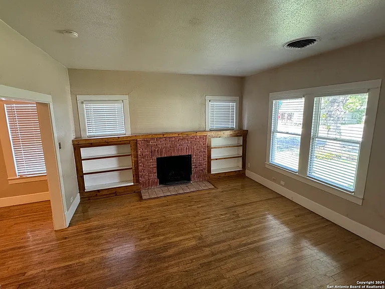 538 W Elsmere Pl — Photo 4