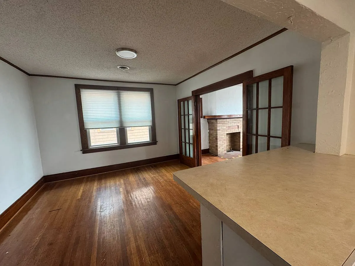 3 bed, 1250 sqft, $1,600 — Photo 2