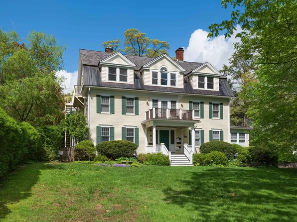 88 Round Hill Rd APT 4, Northampton, MA 01060