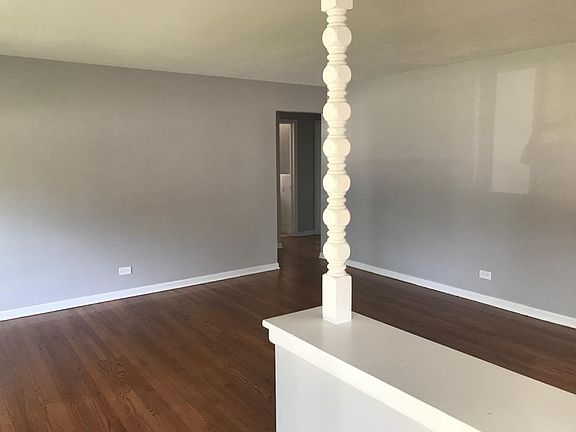 3rd image of 627 S Villa Ave