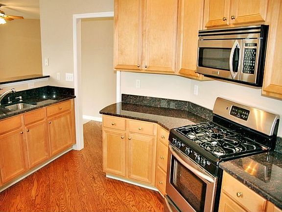 Granite Kitchen + new appliances
