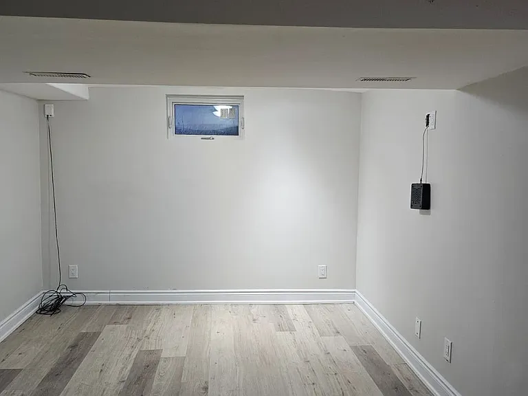 672 Jane St #LOWER LEVEL — Photo 14