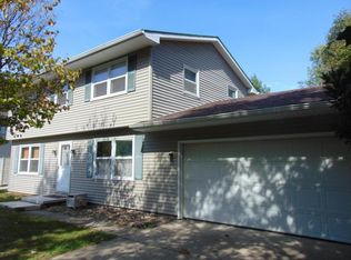 220 Circle Dr, Marshall, MI