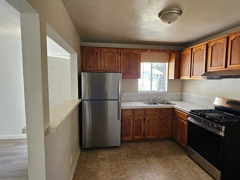 2522 2522 1/2mlancaster Ave — Photo 11