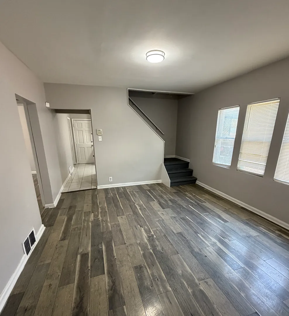 Mobility Area Morgan Park - 5 Bedroom Single Family Home — Photo 3