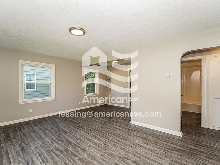 1115712_002_living_room_2.jpg