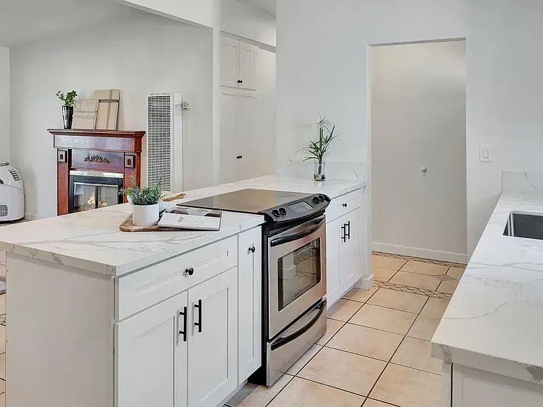 382 Montcalm St — Photo 8