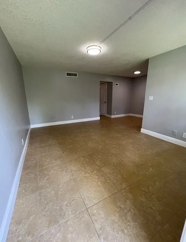 2 bed, 800 sqft, $1,995 — Photo 4