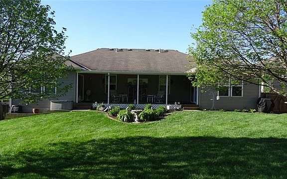 3rd image of 2933/2935 Mill Dr