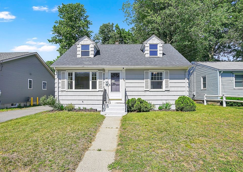 1st image of 267 Connecticut Ave